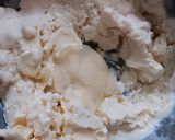 Foto langkah ke 5 dari resep Es krim vanila selai stroberi.