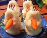 A picture of step 4 of Mashed Potato Olaf.
