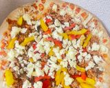Foto langkah ke 2 dari resep Pizza Daging Cincang Paprika Chef Nurin & Khaira.