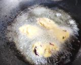 A picture of step 2 of Chanadaal pakauda.