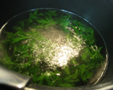 A picture of step 2 of Yomogi Shiratama Yomogi Dango For Beginners.