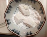 A picture of step 1 of Deep-fried soy milk tofu salad.