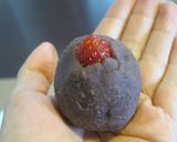 A picture of step 8 of Microwaved Strawberry Daifuku (with Joshinko).