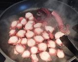 Foto del paso 1 de la receta: Arroz de pulpo y gambón