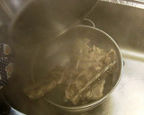 A picture of step 2 of Pork Backbone Soup Stock.