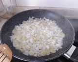 Foto del paso 2 de la receta: Ensalada templada de legumbres en cama de cebolla y puerro