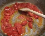 A picture of step 2 of Langostines with fresh tomatoes and chilli.