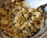 A picture of step 4 of Round and Crispy Chocolate Chip Cookies.