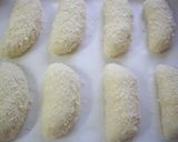 A picture of step 4 of Old-Fashioned Fish Sausage Fried Bread.