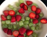 A picture of step 1 of Gooseberry and strawberry non-jam.