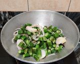 A picture of step 3 of Methi bhindi.