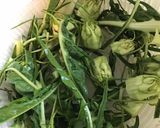 Une image de l'étape 1 de Salade de puntarelle endives rouges fenouil tomates et jambon blanc sauce oignon.