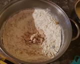 Foto del paso 1 de la receta: Pan de miel con granola y semillas 🍞🍯