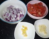 A picture of step 1 of Vegetable Tomato Chicken Macaroni.