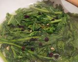 Foto del passaggio 6 della ricetta Cime di rapa alla salentina con uvetta e pinoli 🌶