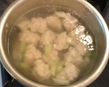 Foto langkah ke 3 dari resep Sup Bakso Ayam Handmade.