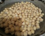 A picture of step 1 of Street Style Chana chaat.