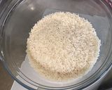 Une image de l'étape 1 de Dôme de riz au gingembre et fleurs de ciboulette.