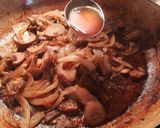 Foto del passaggio 1 della ricetta Scaloppine di maiale alla crema di cipolle