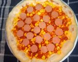 Foto langkah ke 4 dari resep Pizza Jagung Sosis Keju Simple.