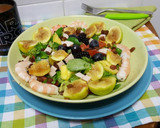 Foto del paso 3 de la receta: Ensalada veraniega con higos, gambas, aguacate, piña