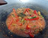 Foto langkah ke 6 dari resep Sambal Goreng Kerang Paprika ala Saus Padang.