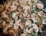 Foto del paso 4 de la receta: Salteado de acelgas y champiñones