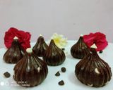 A picture of step 10 of Choco chips chocolate modak.