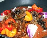 Spaghetti In Black Bean Mackerel Sauce recipe step 1 photo