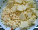 A picture of step 1 of Microwaved Vinegar & Apple Dessert.
