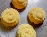 Foto langkah ke 4 dari resep Churro Cup Strawberry Frosting.