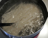 A picture of step 3 of Easy Stir-fried Somen Noodles with Lettuce and Ham.
