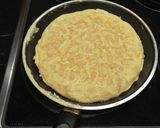 Foto del paso 3 de la receta Tortilla de patata, rellena de bocas de mar