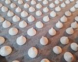 Foto del passaggio 9 della ricetta Pan di Spagna con crema al limone e meringhe 🌷