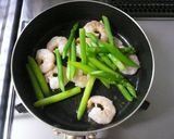 A picture of step 4 of Curry Shrimp and Asparagus Stir-fry.