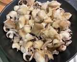 Une image de l'étape 8 de Duo de champignons sautés ail rose et coriandre.