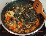 รูปขั้นตอนการทำที่ 8 ของ พาสต้าดำแกงเขียวหวานกุ้งห่อไข่