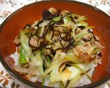 A picture of step 4 of Super Quick Dish! Shio-Kombu Buttered Pork and Japanese Leek Over Rice.