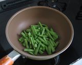 A picture of step 2 of Green Bean Stir-Fry.