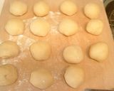 A picture of step 7 of So Cute! Turtle-Shaped Melon Bread.