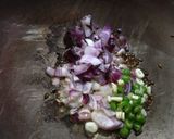 A picture of step 1 of Chana ghughni.