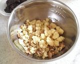 A picture of step 5 of Red Berry Crumble Tart.