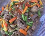 Foto langkah ke 4 dari resep Tumis daging sapi Lada hitam.