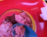 A picture of step 6 of Homemade Healthy Strawberry & Chocolate Ice cream.
