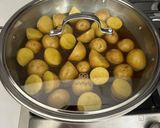A picture of step 1 of Huevos Rotos (Broken Eggs).
