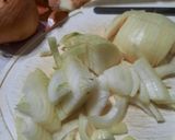 Foto del paso 1 de la receta: Hongos salteados con cebolla