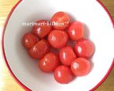A picture of step 1 of Umeboshi-Flavored Pickled Tomatoes.