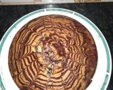 A picture of step 4 of Choclate marble cake.