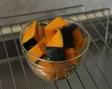 A picture of step 1 of Sweet and Spicy Kabocha Squash in a Thick Vinegar Sauce.