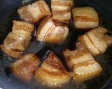 A picture of step 5 of Meltingly Tender Simmered Pork Belly Cubes in a Rice Cooker.